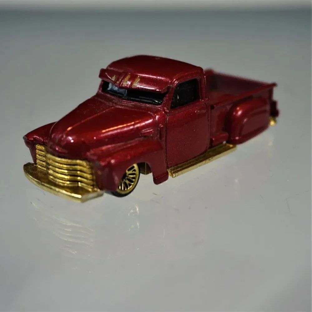 Vintage 2000 Hotwheels La Troca GM TM Red Gold Diecast Toy Car